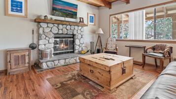 Télévision, cheminée