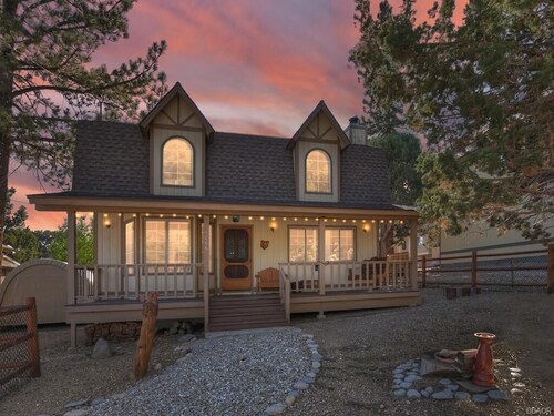 Hikers Haven - Close to Hiking, Fireplace, Horseshoes, Deck, BBQ