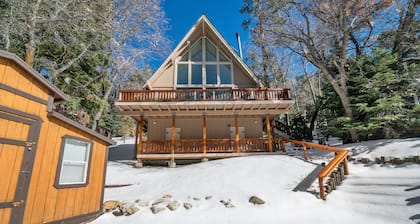 The Outdoors Inn - Close to Slopes, Fireplace, Deck, Barbecue