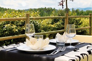 Outdoor dining - Apartment in Chianti with Shared Pool (Tavarnelle Val di Pesa)