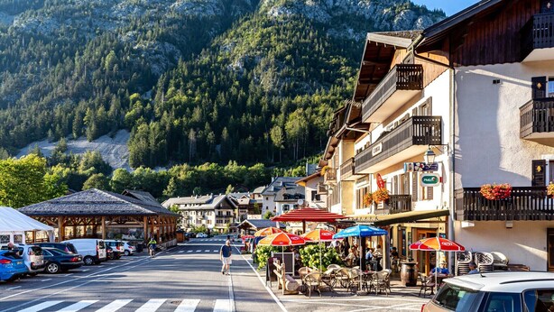 A mountain town street with shops and outdoor seating. - Modern Mountain Stay (Abondance)