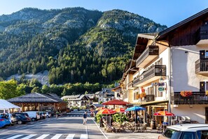 A mountain town street with shops and outdoor seating. - Modern Mountain Stay (Abondance)