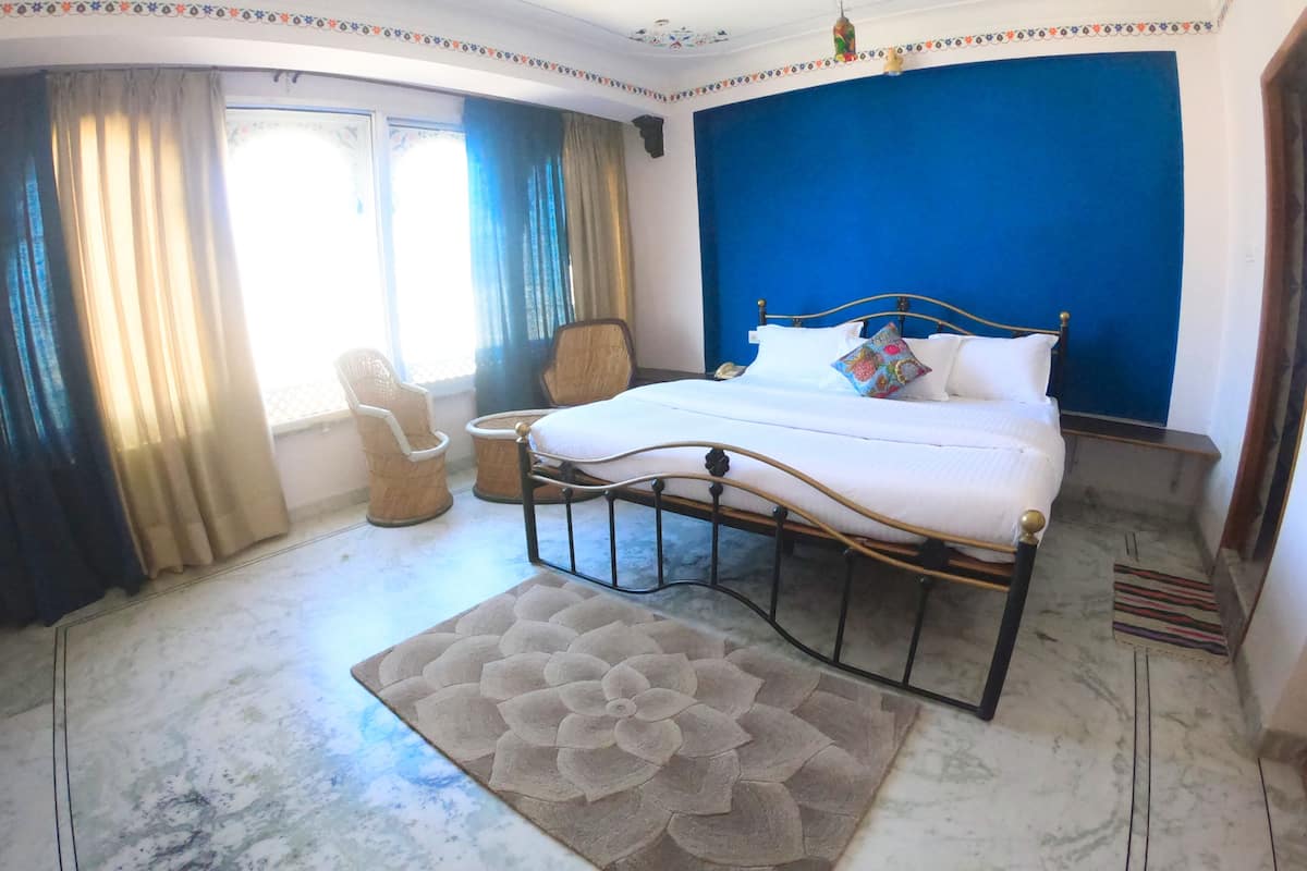 Junior Studio Suite | Rollaway beds, free WiFi, bed sheets