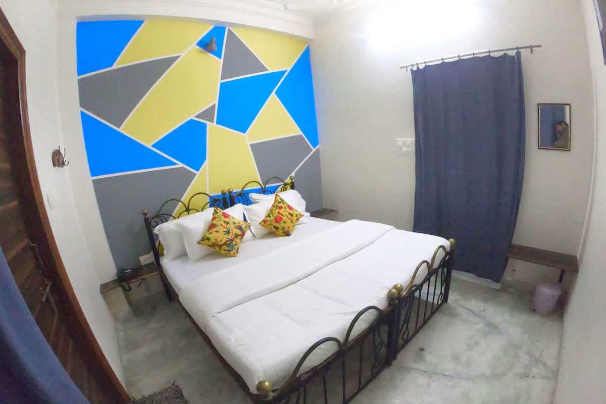 Deluxe Room | Rollaway beds, free WiFi, bed sheets