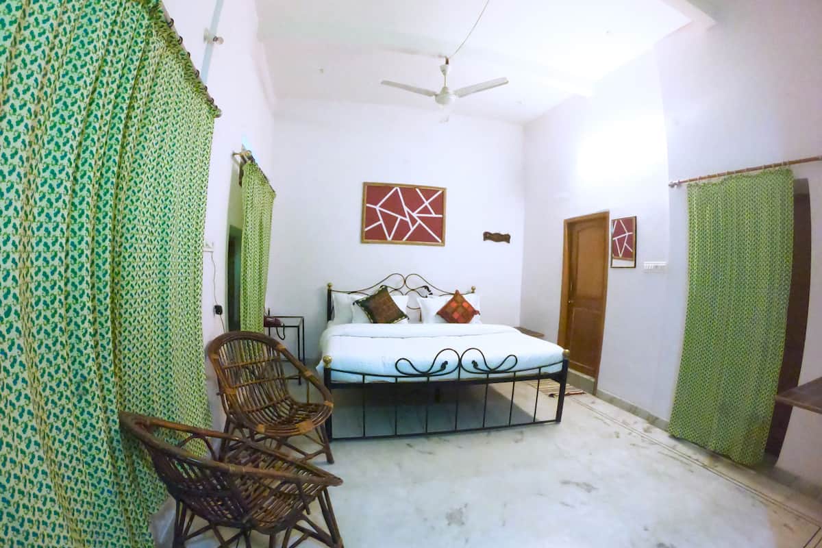 Superior Room | Rollaway beds, free WiFi, bed sheets