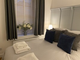 Apartment | 2 bedrooms, iron/ironing board, free WiFi, bed sheets