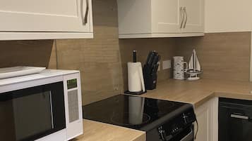Apartment | Private kitchen | Fridge, microwave, oven, stovetop