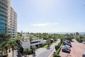 Exterior - Spacious Two Bedroom Condo with Bay, Gulf and Pool View. Complimentary Boat Slip! (Orange Beach)