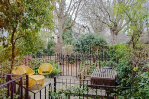 Appartamento Basic, letti multipli | Balcone