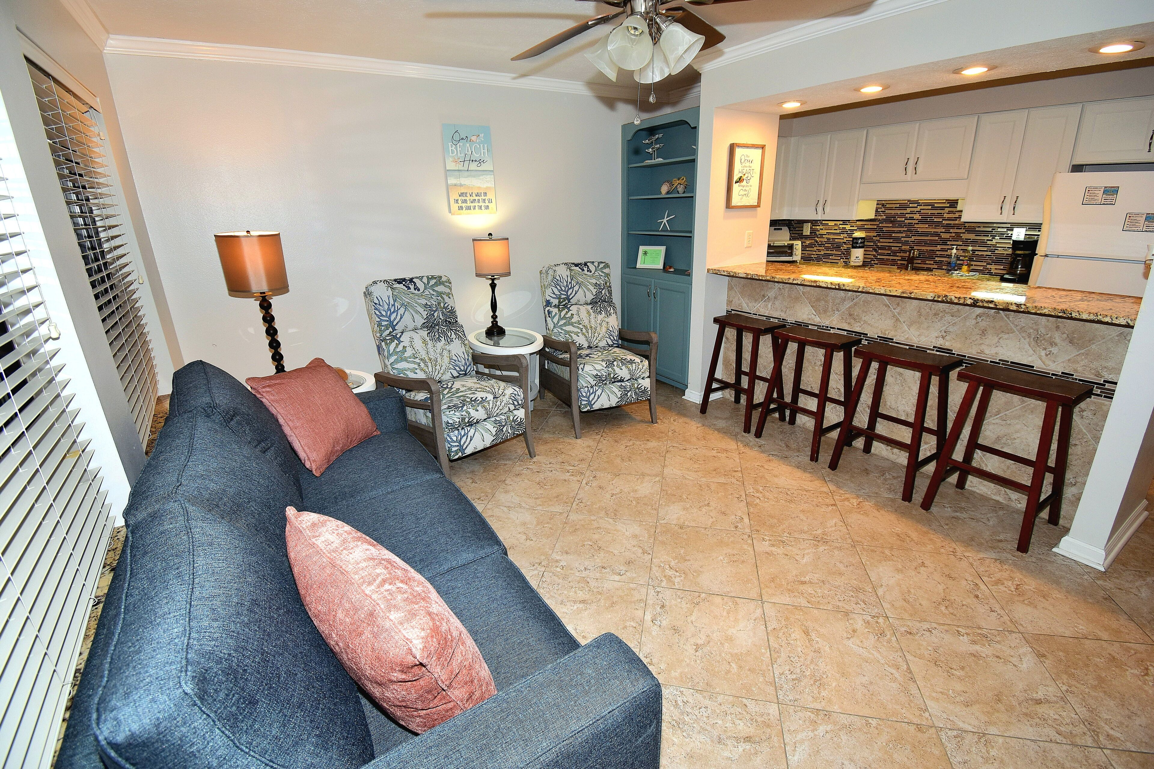 Marvelous 1BR Condo with pool and beach access.  Sleeps 4.  Park by front door.