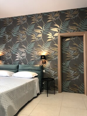 Deluxe Studio Suite | Iron/ironing board, free WiFi, bed sheets