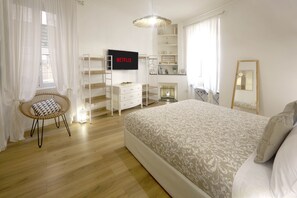 2 bedrooms, desk, iron/ironing board, travel crib - 2 Rooms at the Colosseum Rome New Apartment (Roma)