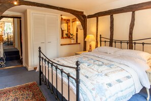 2 bedrooms, iron/ironing board, travel cot, free WiFi