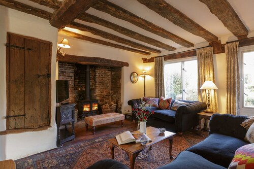 Water Cottage, a perfect ancient House in Suffolks prettiest tiny village