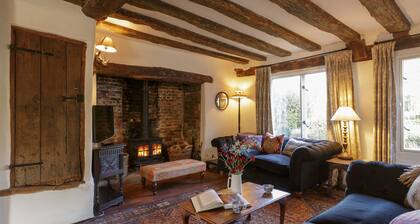 Water Cottage, a perfect ancient House in Suffolks prettiest tiny village