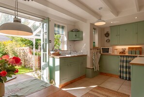 Fridge, microwave, oven, stovetop - A beautiful little Victorian House in one of Suffolk’s prettiest villages. (Cavendish)