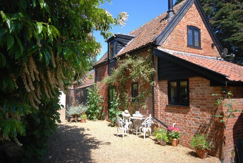 Queenies – A cosy Cottage full of character in a private Nature Reserve