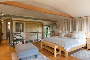 2 chambres, fer et planche à repasser, lit de bébé portatif