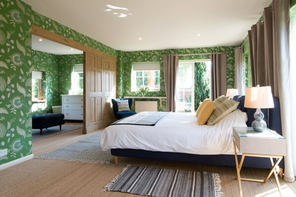 2 عدّة غرف نوم ومكواة/لوح كي وسرير سفر وواي فاي مجانًا