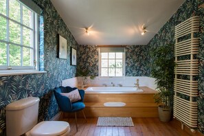 Douche, sèche-cheveux, serviettes fournies