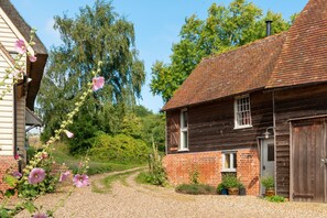Exterior - Mill Cottage - Escape to this beautiful cottage in its own private valley and enjoy nature. (Assington)