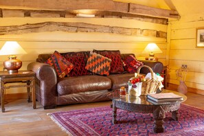 Smart TV, fireplace, books - Mill Cottage - Escape to this beautiful cottage in its own private valley and enjoy nature. (Assington)