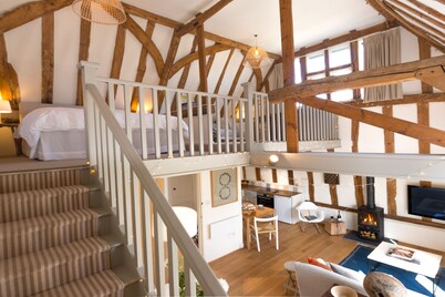 Beautiful – Stylish – Rural – Elegant: Deepwell Granary is a romantic getaway.