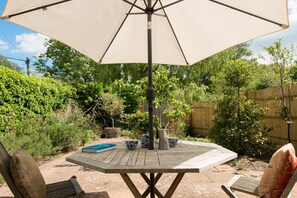 Outdoor dining - Beautiful – Stylish – Rural – Elegant:  Deepwell Granary is a romantic getaway. (Buxhall)
