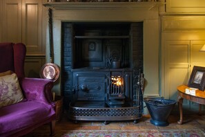 Interior - A quirky character cottage in a Nature Reserve - Cissys Cottage (Snape)