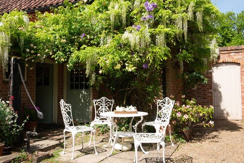 A quirky character cottage in a Nature Reserve - Cissys Cottage