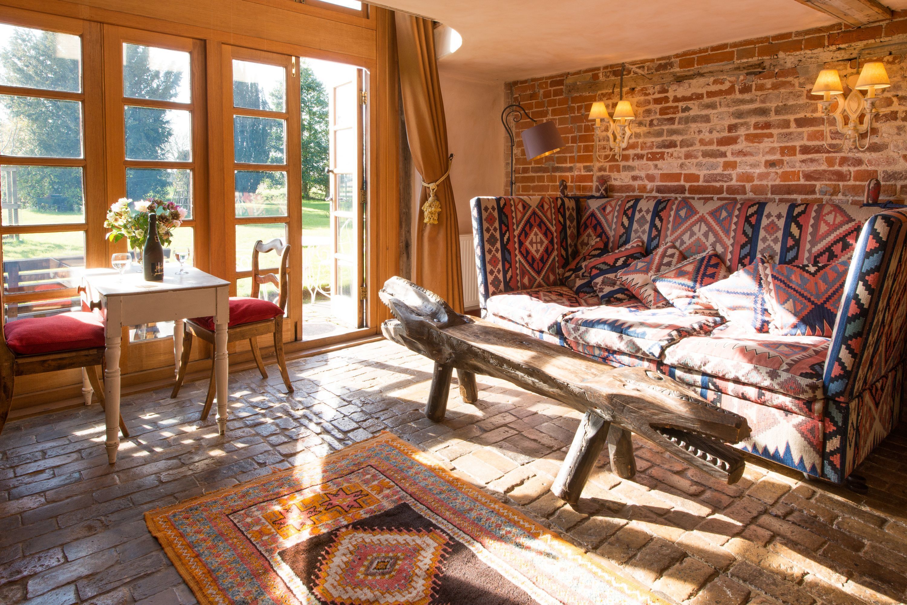 Smart TV, fireplace, DVD player, books