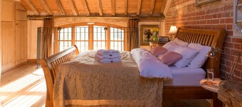 Dons Barn - A romantic holiday cottage with beautiful, beamed interiors. Wow.