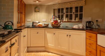 Wren Cottage - A very cosy coastal Cottage in a picturesque village, 15 minutes from the Coast