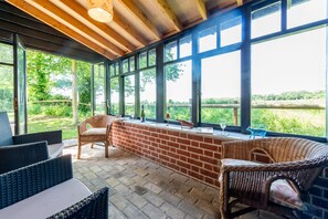 Interior - Remote, Comfort, Sea Views, and the romance of the beautiful Essex Marshes - The Wobbin (Tollesbury)