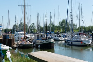 Marina - Remote, Comfort, Sea Views, and the romance of the beautiful Essex Marshes - The Wobbin (Tollesbury)