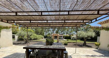 Beautiful contemporary villa, swimming pool and large garden