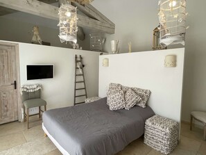 3 bedrooms, iron/ironing board, travel crib, WiFi