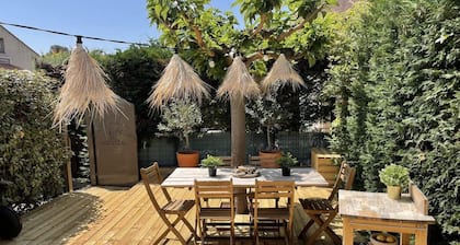 Charmant Mazet, idéal en famille, piscine, tennis.