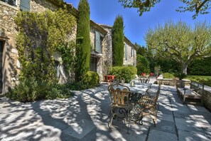 Outdoor dining - Mas de la Lône - Eygalières (Eygalières)