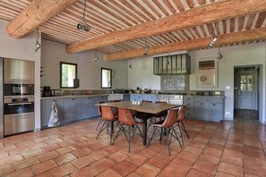 Fridge, microwave, oven, dishwasher - Mas de la Lône - Eygalières (Eygalières)