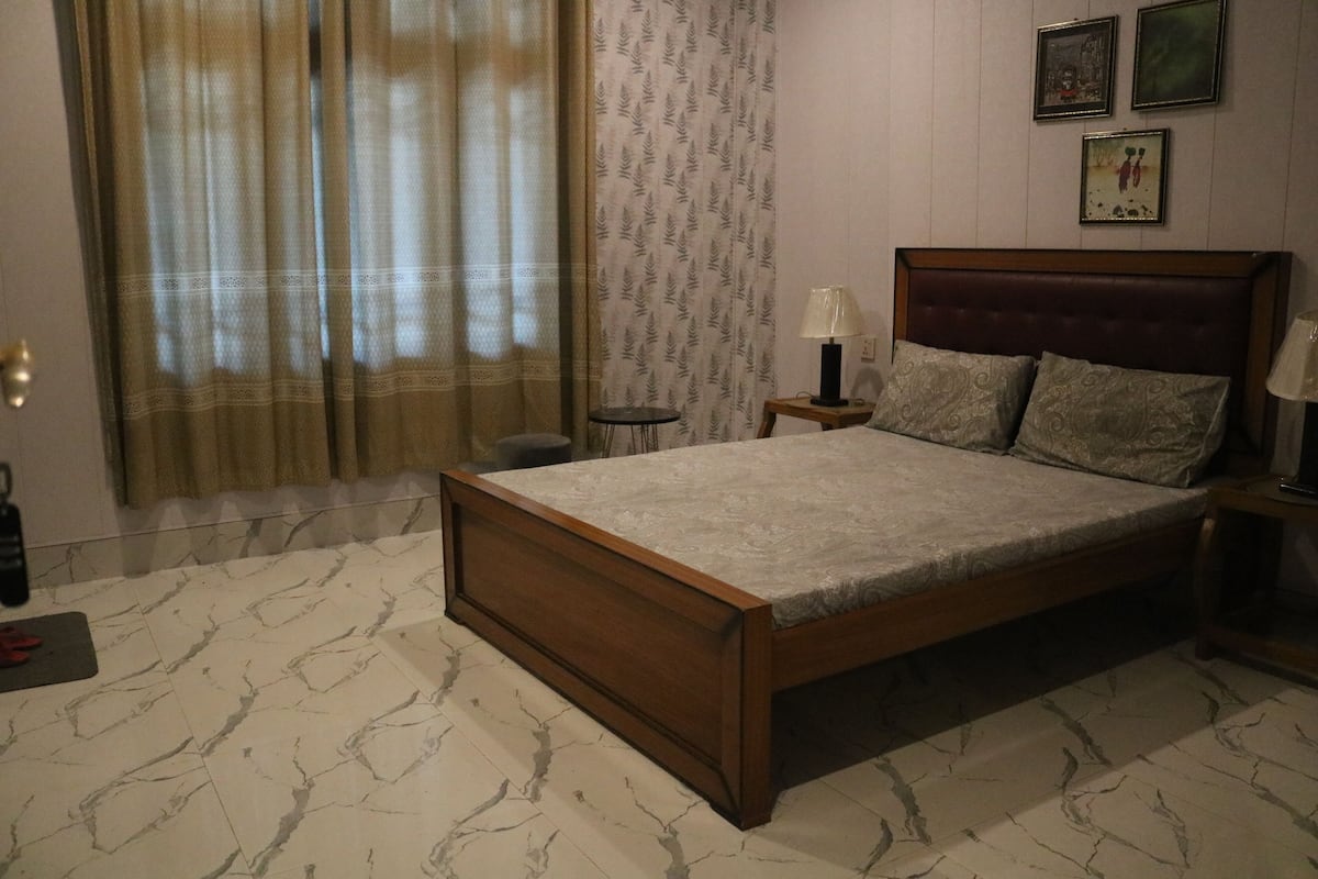 Deluxe driepersoonskamer | Gratis wifi, beddengoed