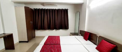 Executive-Zimmer | Schreibtisch, BĂŒgeleisen/BĂŒgelbrett, kostenloses WLAN