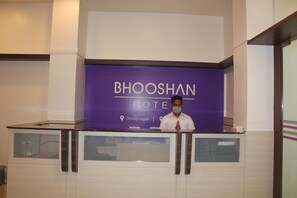 Lobby - Hotel Bhooshan Airport Road (Pune)