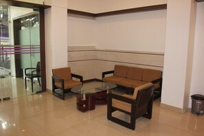 Lobby - Hotel Bhooshan Airport Road (Pune)