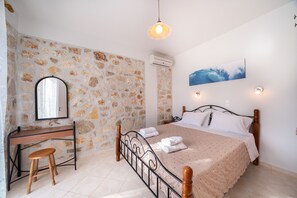 3 bedrooms, iron/ironing board, bed sheets