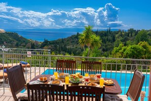 Outdoor dining - Villa Mounda Apollon (Skala)