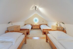 1 bedroom, travel cot, free WiFi