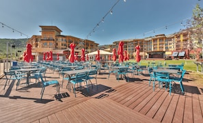Outdoor dining - Sundial condo in the heart of canyons village, private patio, outdoor pool, walk to hiking & biking (Park City)