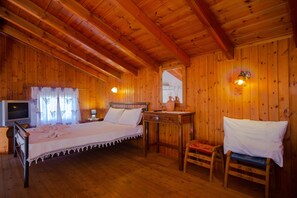 1 bedroom, in-room safe, iron/ironing board, WiFi