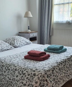 1 chambre, fer et planche Ă repasser, Wi-Fi gratuit, draps fournis